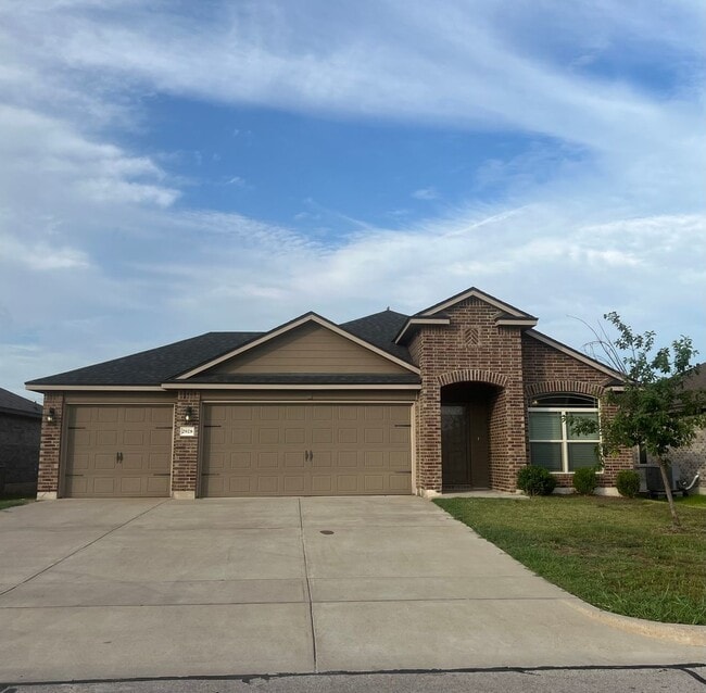 property at 2928 Skinner Dr