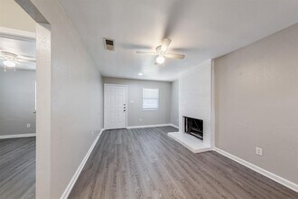 2011 E Stassney Ln in Austin, TX - Building Photo - Building Photo