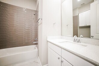 5110 Royal Heath Dr in Houston, TX - Foto de edificio - Building Photo