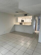 4425 SW 70th Terrace in Davie, FL - Foto de edificio - Building Photo