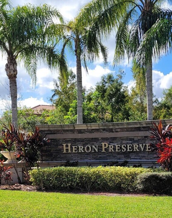 6033 NW 118th Dr in Coral Springs, FL - Foto de edificio