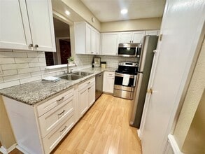 3758 Laura Leigh Dr in Friendswood, TX - Building Photo - Building Photo