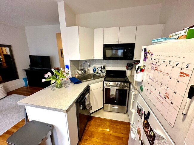 90A W Cedar St in Boston, MA - Building Photo - Building Photo