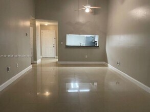 526 SW 113th Way in Pembroke Pines, FL - Building Photo - Building Photo