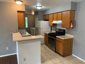 5701 Spring Meadow Rd-Unit -5701-A SPRGMDW in Austin, TX - Building Photo - Building Photo