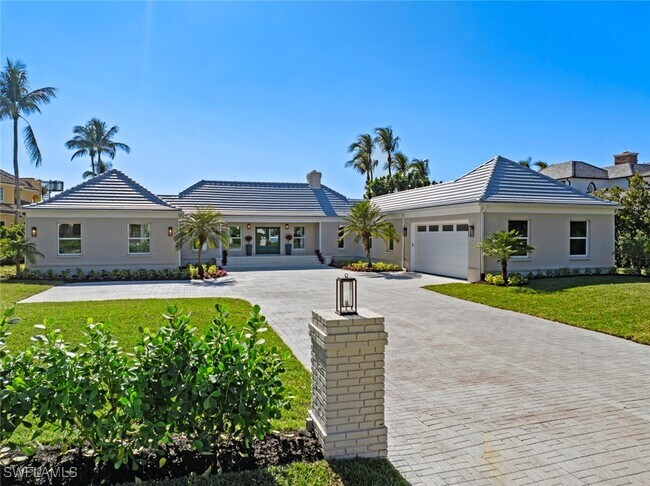 440 Kingstown Dr in Naples, FL - Foto de edificio - Building Photo