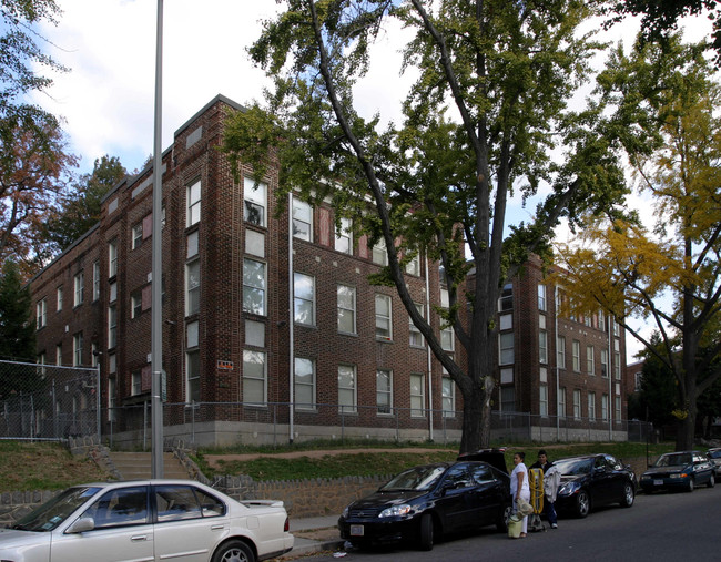 1437 Spring Rd NW in Washington, DC - Foto de edificio - Building Photo