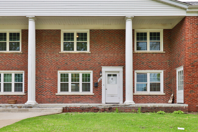 property at 831 N Raynor Ave