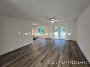 541 SE Penn Ave in Port St. Lucie, FL - Building Photo - Building Photo