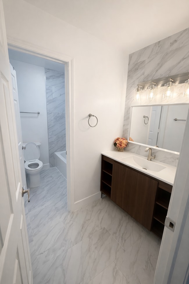 16W540 87th St, Unit 9-201 in Willowbrook, IL - Building Photo - Building Photo