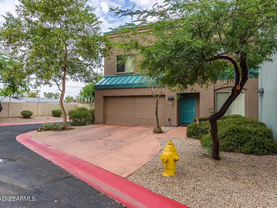 2027 E University Dr in Tempe, AZ - Building Photo