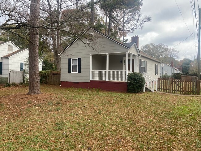 940 East Lake Dr in Decatur, GA - Building Photo - Building Photo