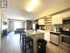 8 Hickory St W in Waterloo, ON - Building Photo - Building Photo