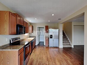 270 New Country Rd in Kyle, TX - Foto de edificio - Building Photo