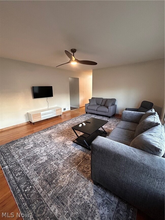 8523 Columbia Rd in Olmsted Falls, OH - Building Photo - Building Photo