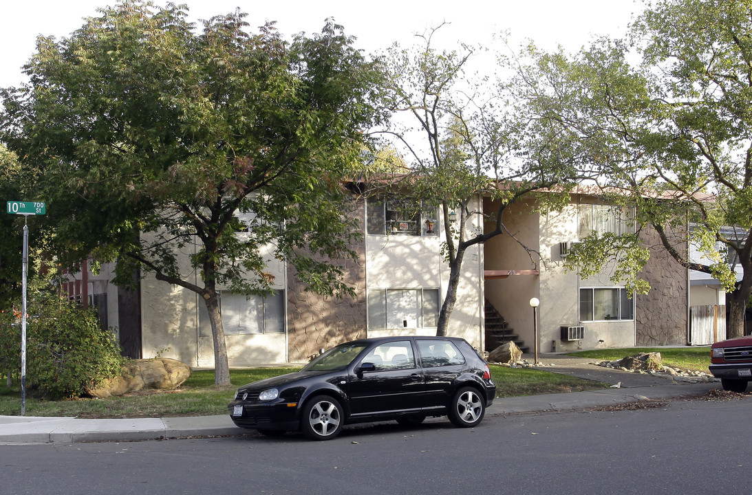 715 10th St in Davis, CA - Foto de edificio