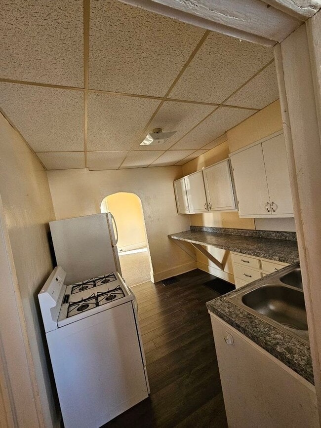 property at 204-208 N Fort Wayne Ave