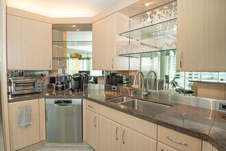 88 Piikoi St in Honolulu, HI - Building Photo - Building Photo