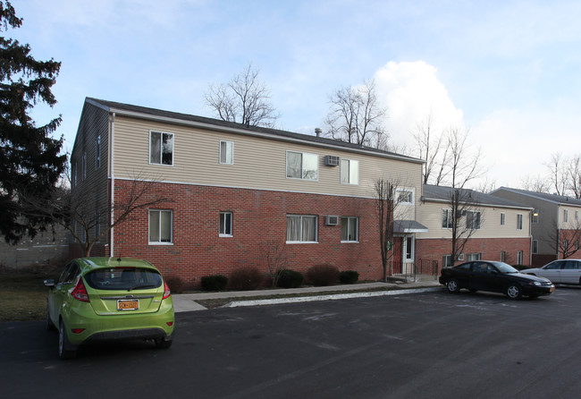 Creekside Manor Apartments in Leroy, NY - Building Photo - Building Photo