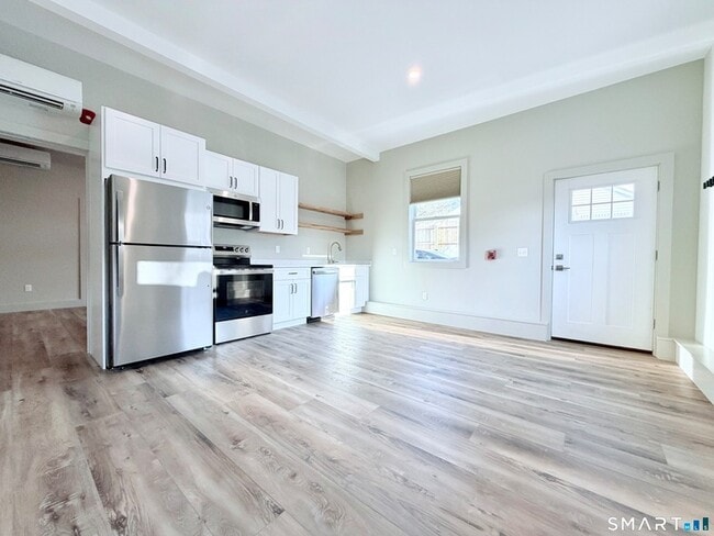 29 E Main St in Canaan, CT - Foto de edificio - Building Photo