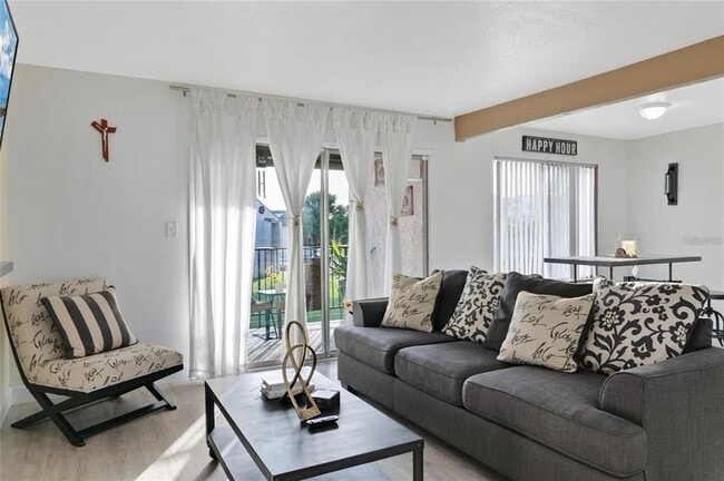 property at 2022 Ludlow Ln