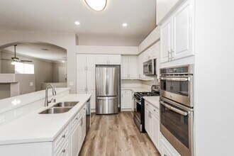 2408 Goshen Ave in Henderson, NV - Foto de edificio - Building Photo