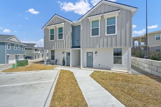 Heritage Court Luxury Townhomes *Now Open in Sherman, TX - Building Photo - Building Photo