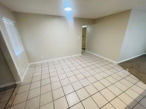 2315 Caravelle St in Las Vegas, NV - Building Photo - Building Photo