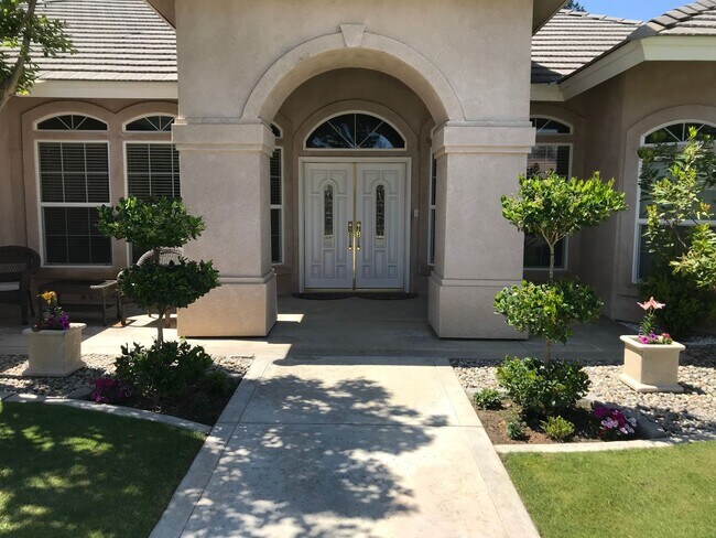 1933 Kellie Marie St in Bakersfield, CA - Building Photo - Building Photo