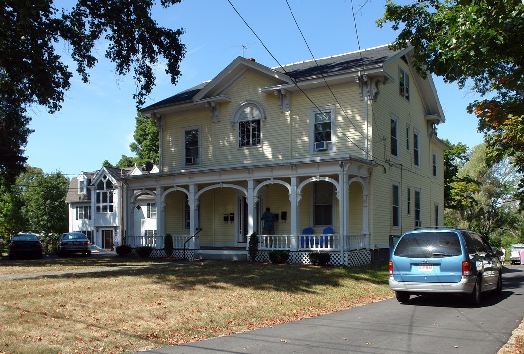 21 Pond St in Weymouth, MA - Foto de edificio