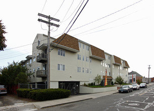 Dean Place Apartments in Bridgeport, CT - Building Photo - Building Photo