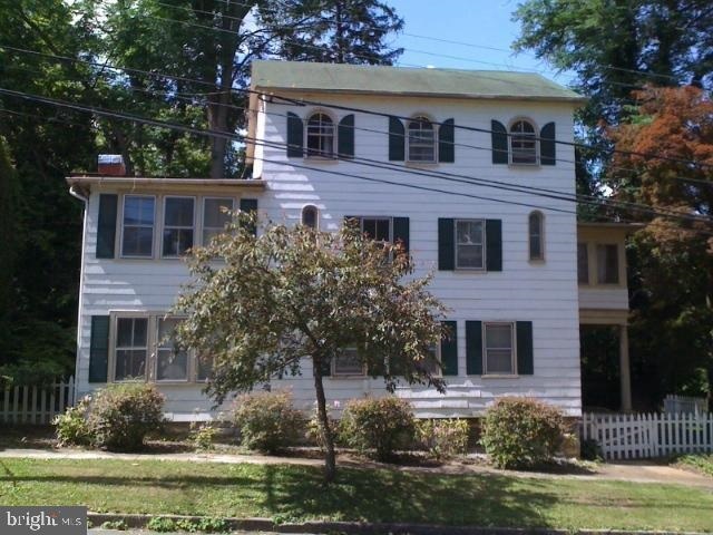 304 W German St S in Shepherdstown, WV - Building Photo