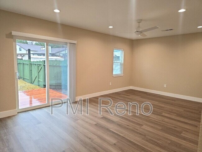 452 Tracy Ln in Reno, NV - Building Photo - Building Photo