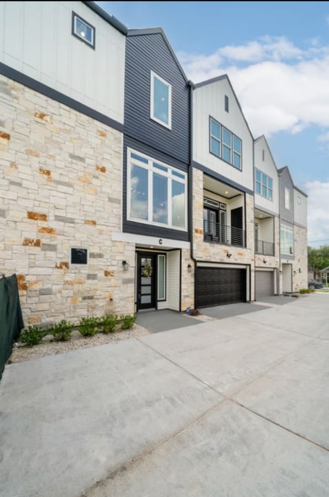 8521 Brandon St in Houston, TX - Building Photo