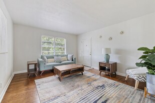 Brick Pointe in Albany, GA - Building Photo