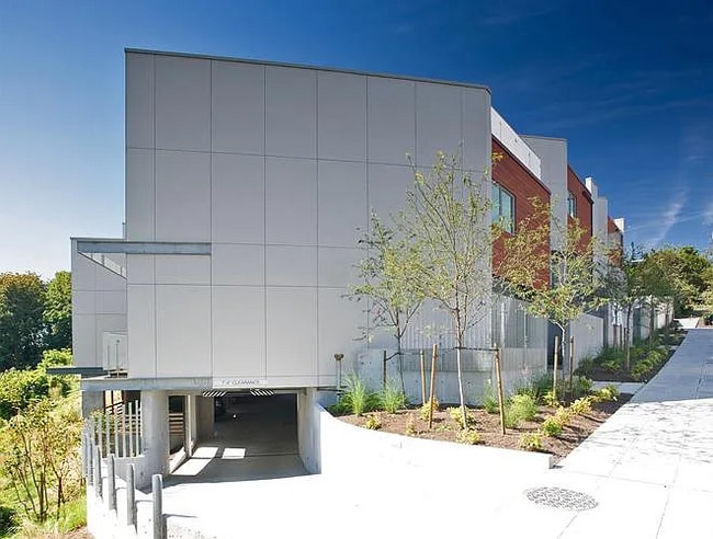 2311 W Newton St in Seattle, WA - Foto de edificio - Building Photo