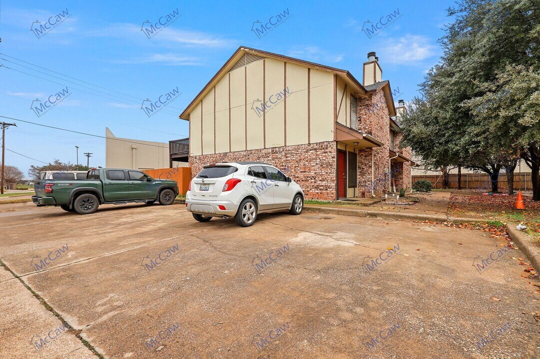 800 Bluebonnet Dr in Keller, TX - Building Photo
