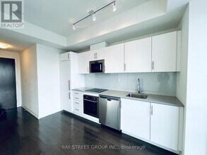 460 Adelaide St E in Toronto, ON - Building Photo - Building Photo