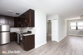 503 W Barry Ave, Unit J00W in Chicago, IL - Foto de edificio - Building Photo