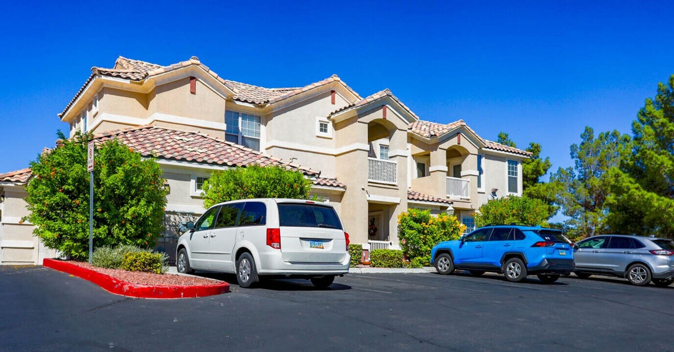 5855 Valley Dr in North Las Vegas, NV - Building Photo