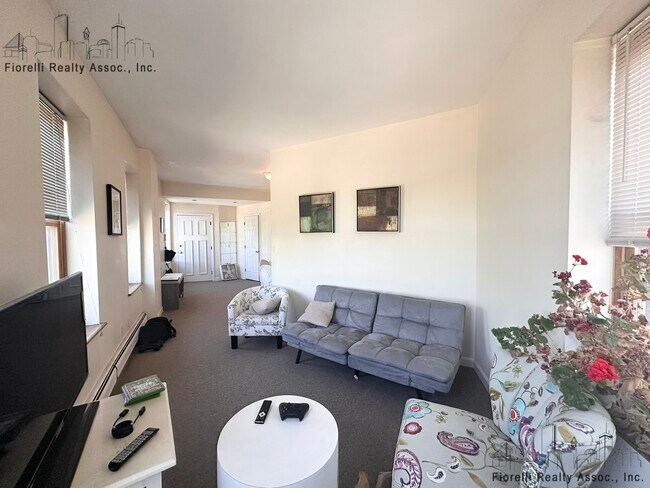 556 Commercial St, Unit 3