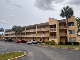 6051 NW 61st Ave in Tamarac, FL - Building Photo