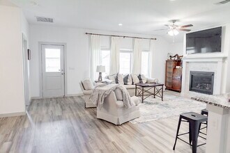 10517 Albany Ave in Lubbock, TX - Building Photo - Building Photo