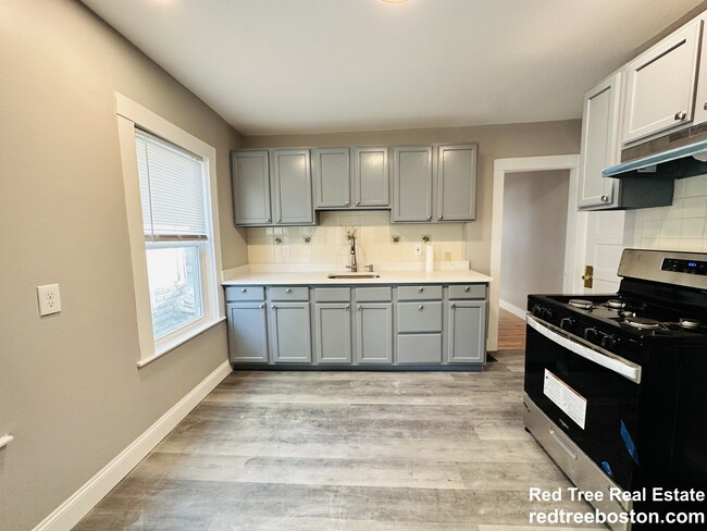 6 Mortimer Pl, Unit 1 in Somerville, MA - Foto de edificio - Building Photo