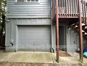 6423 SW Raab Rd in Portland, OR - Building Photo - Building Photo