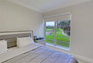 9170 Fontainebleau Blvd, Unit 203 in Miami, FL - Building Photo - Building Photo