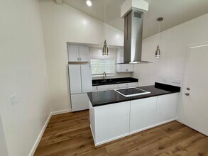 2390 Ivy Rd in Oceanside, CA - Building Photo - Building Photo