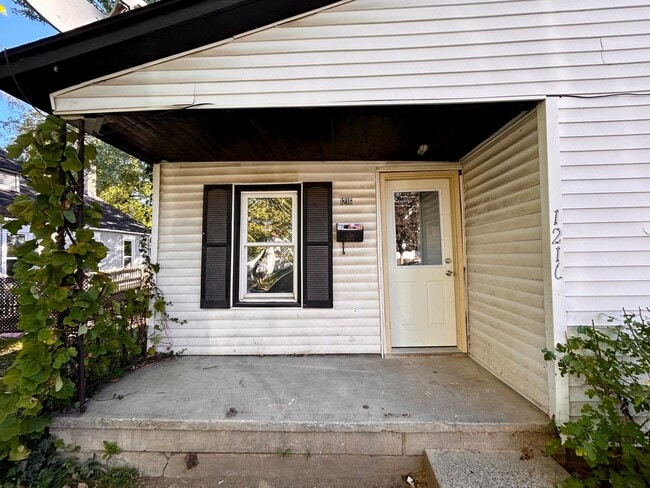 1216 Quarry Ave NW in Grand Rapids, MI - Building Photo - Building Photo