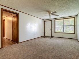 611 Mt Homer Rd in Eustis, FL - Building Photo