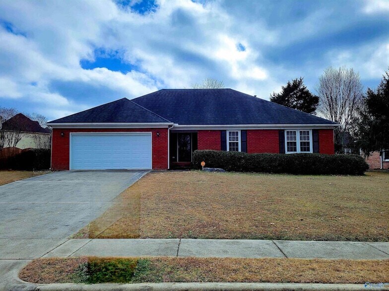 122 Pebblebrook Cir in Madison, AL - Foto de edificio